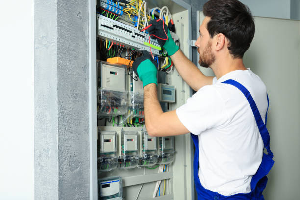 Best Circuit Breaker Repair  in Center Moriches, NY